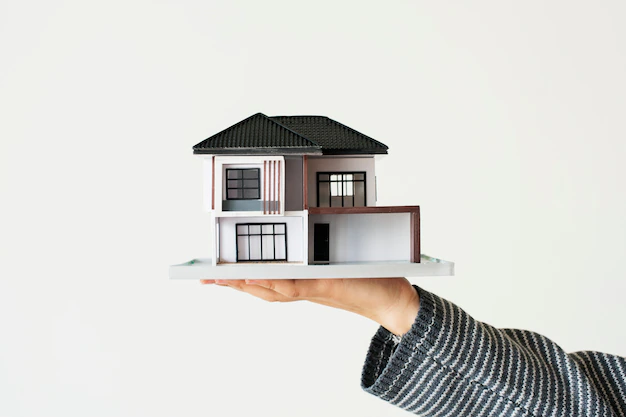 Free Photo | Hand presenting model house for home loan campaign