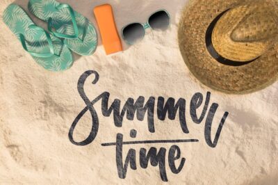 Free PSD | Lettering summer background with beach elements