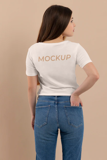 Free PSD | T-shirt mockup on beautiful young woman