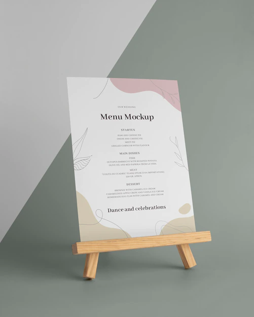 Free PSD | Menu mock-up with wooden stand