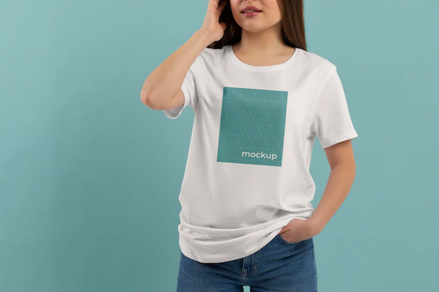 Free PSD | T-shirt mockup on beautiful young woman