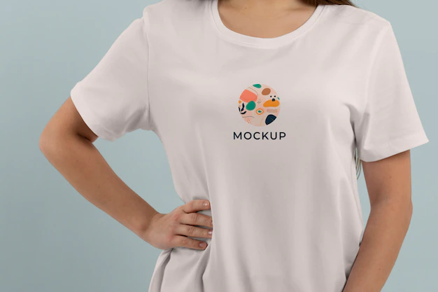 Free PSD | T-shirt mockup on beautiful young woman