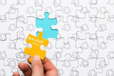 Free PSD | Close-up man holding a yellow piece of puzzle