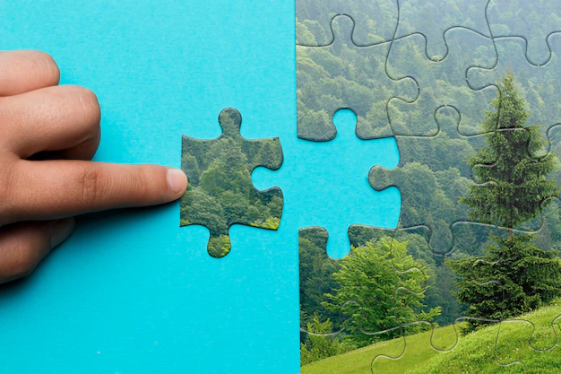 Free PSD | Close-up man making a puzzle
