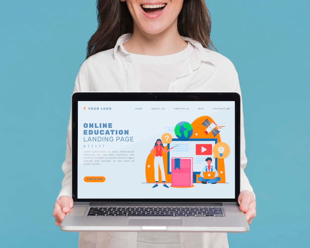 Free PSD | Close-up smiley woman holding laptop