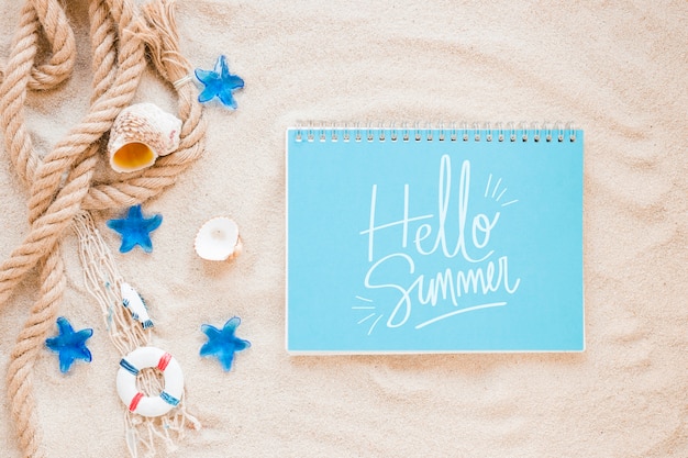 Free PSD | Flat lay notepad mockup with summer elements