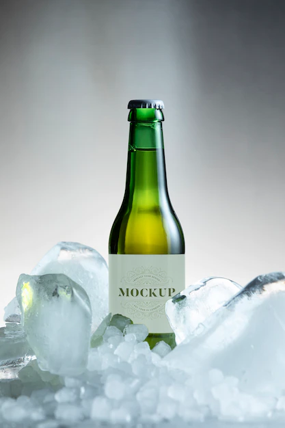 Free PSD | Frozen glass drink packaging mockup