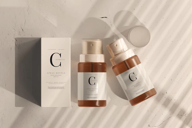 Free PSD | Glass cosmetic spray bottle with box mockup