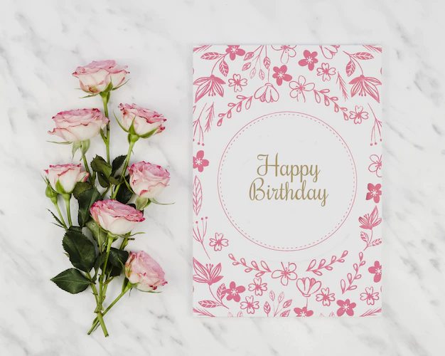 Free PSD | Happy birthday mock-up card and bouquet of roses