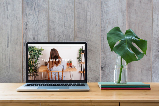 Free PSD | Laptop mockup on table with plants