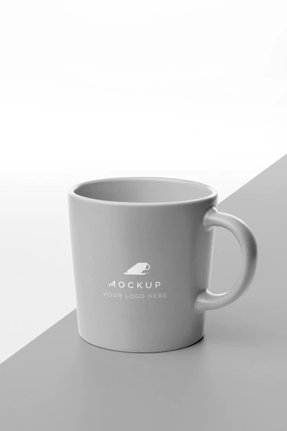 Free PSD | Mug with coffee mock up on table