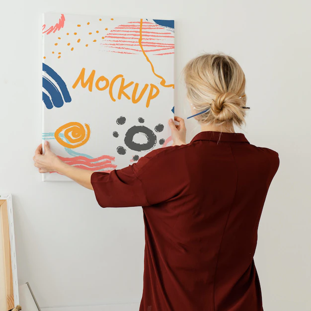 Free PSD | Person holding a canvas mock-up