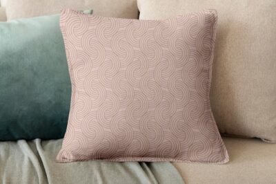 Free PSD | Pillow cushion cover mockup psd in floral pattern interior design