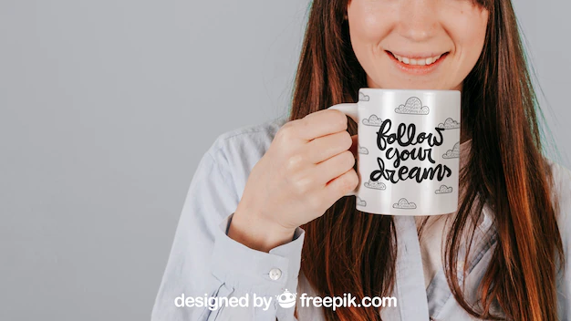 Free PSD | Smiling woman with mug