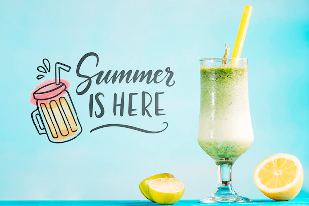 Free PSD | Summer cocktail concept with copyspace mockup