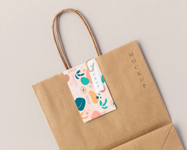 Free PSD | Top view of paper shopping bag mock-up with paper tag