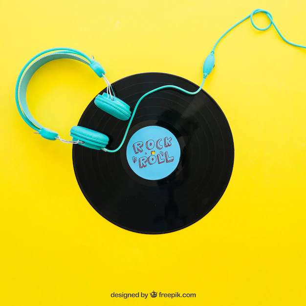 Free PSD | Vinyl mockup with headphones