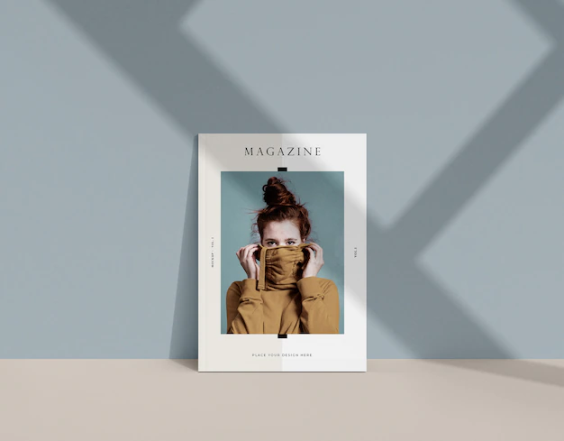 Free PSD | Woman on editorial magazine mock-up