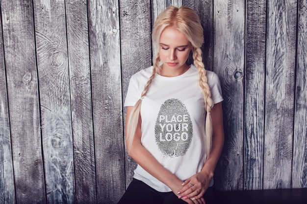 Free PSD | Girl t-shirt mock-up