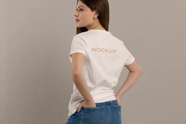 Free PSD | T-shirt mockup on beautiful young woman