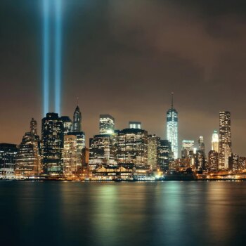 Free Photo | New york city downtown and september 11 tribute at night