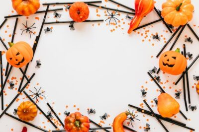 Free Photo | Halloween decorations laid in circle