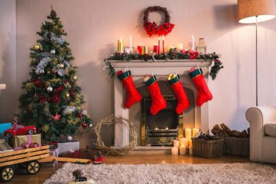 Free Photo | Fireplace with red socks hanging and a christmas tree