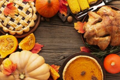 Free Photo | Flat lay frame with delicious thanksgiving food