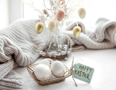 Free Photo | Festive easter composition with eggs and the inscription happy easter