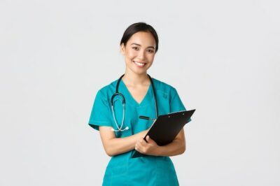 Free Photo | Healthcare workers preventing virus quarantine campaign concept cheerful friendly asian female physician doctor with clipboard during daily checkup standing white background