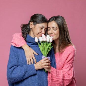 Free Photo | Mother with flowers from daughter