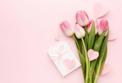Free Photo | Tulips bouquet and gift