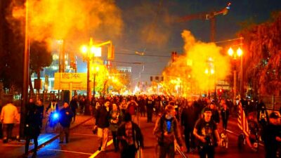 Trump presidency Protests turn violent in Portland Oregon  BBC News